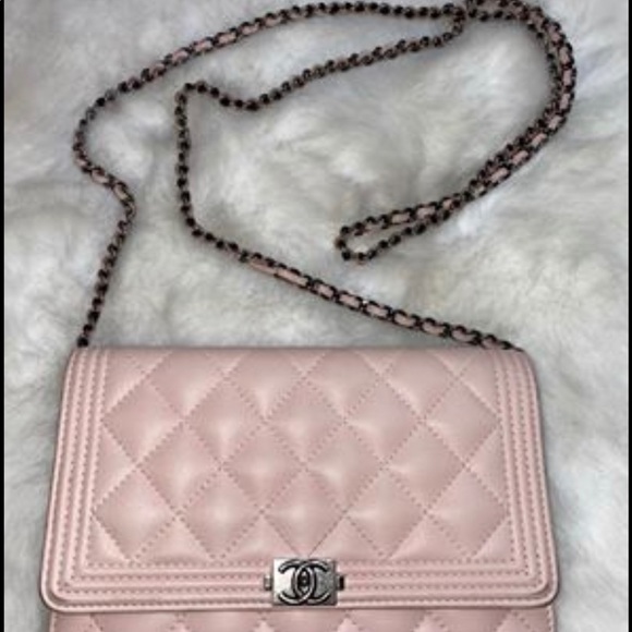 CHANEL BOY WALLET ON CHAIN - Picture 2 of 6